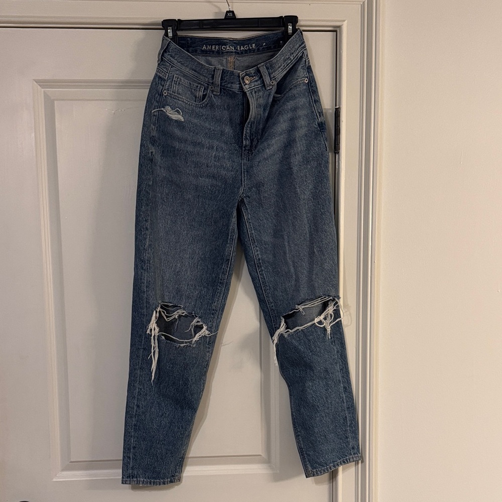 American Eagle Outfitters Women's Ripped Relaxed Mom Jeans